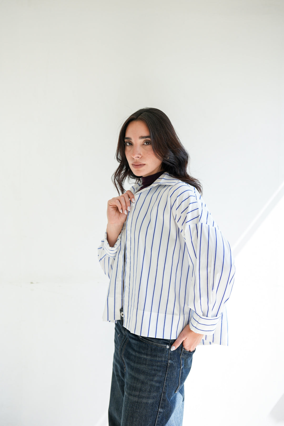Minimal Stripe Crop Shirt - White