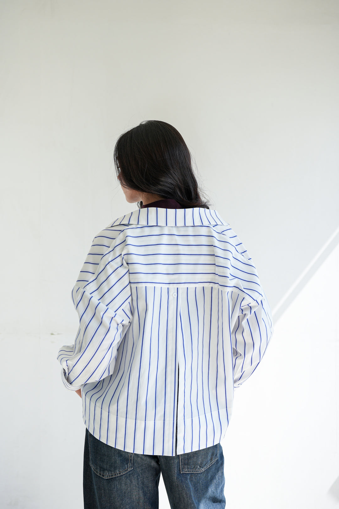 Minimal Stripe Crop Shirt - White