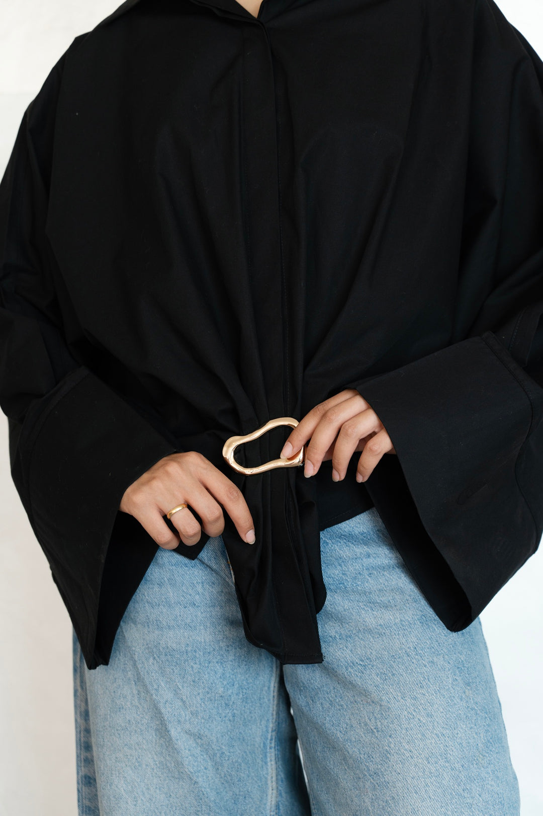 Poplin Shirt With Gold Pin- Black - Oval