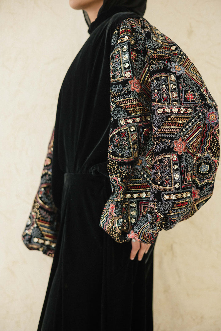 EMBROIDERED SLEEVE VELVET TOP (Geo Floral)