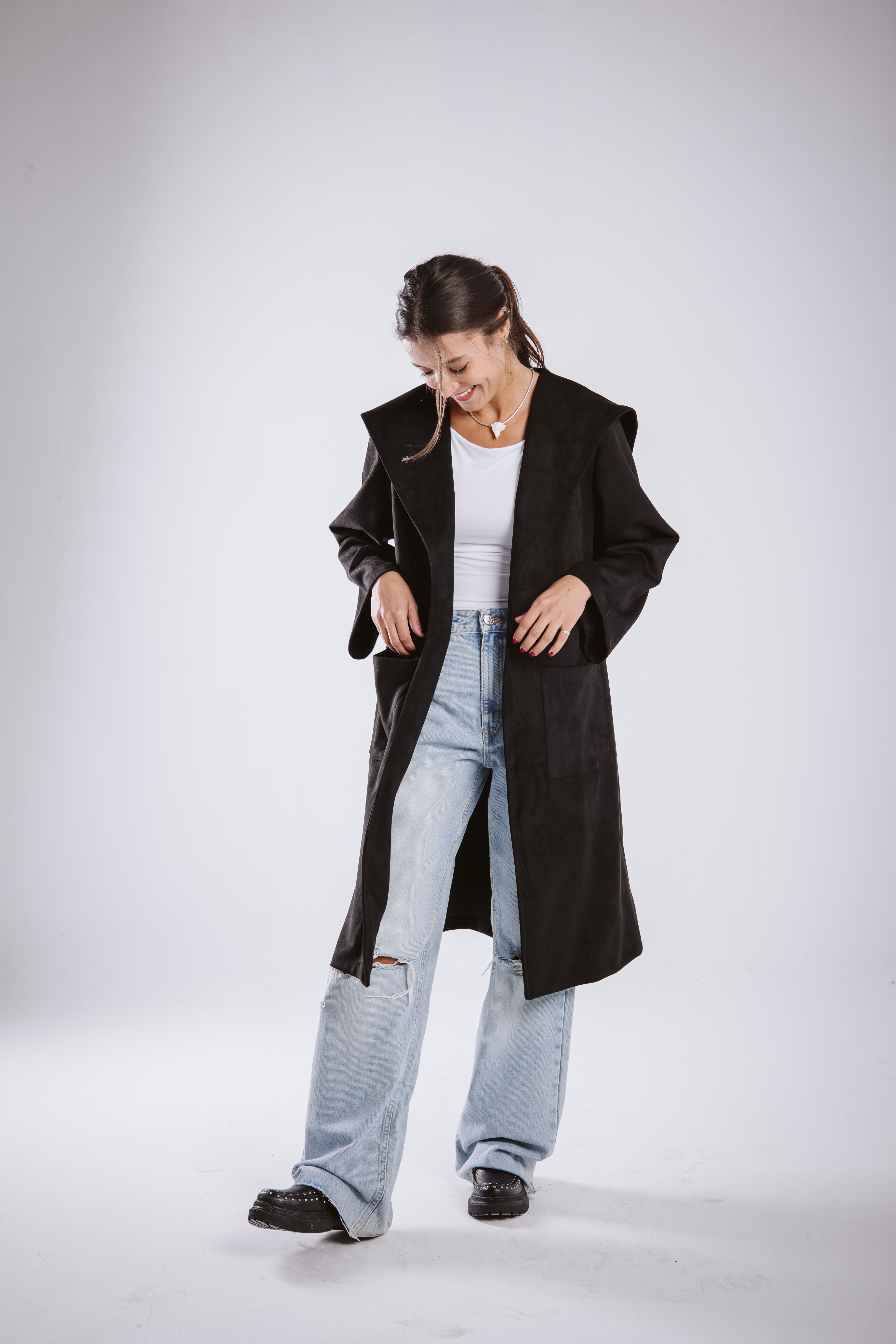 The suede coat – Taj Sisters