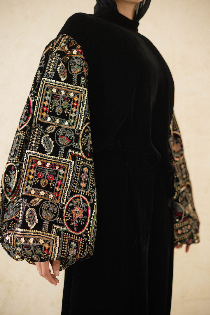 EMBROIDERED SLEEVE VELVET TOP (Geo Floral)